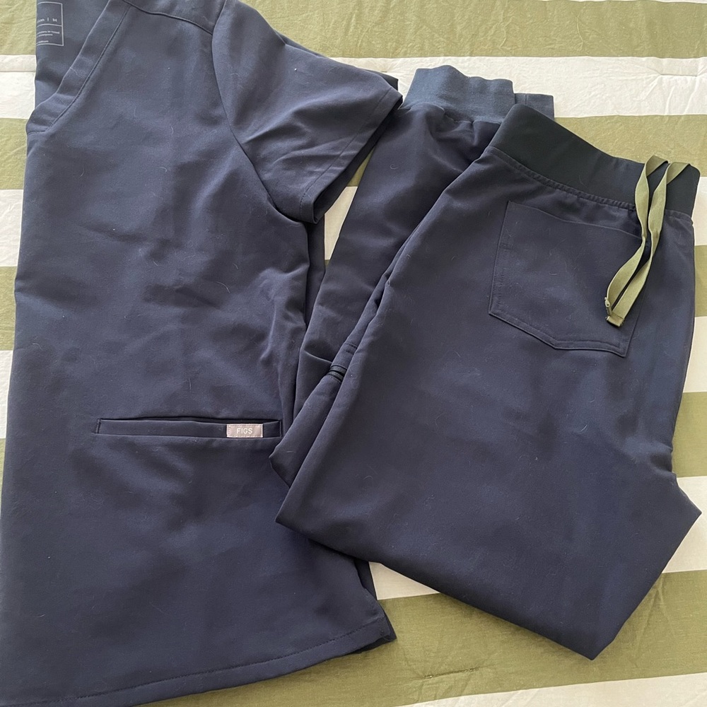 Figs Scrub set  Casma 3 pocket top. Zamora jogger pant